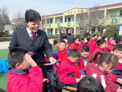 按照村落学校特点